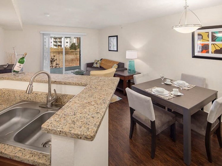 Woodland Ridge apartments living room